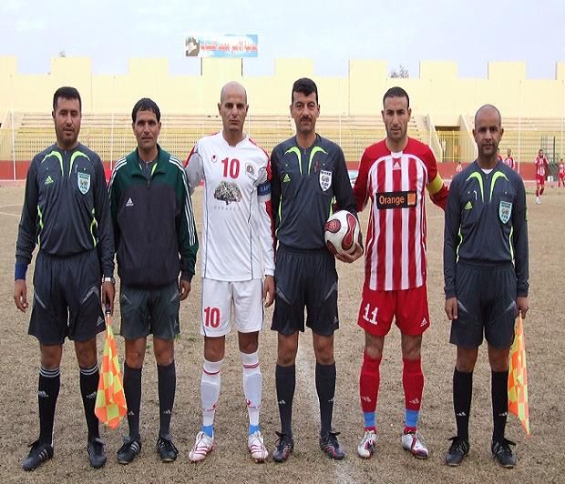 كباتن الفريقين وحكام اللقاء وبعدسة كووورة