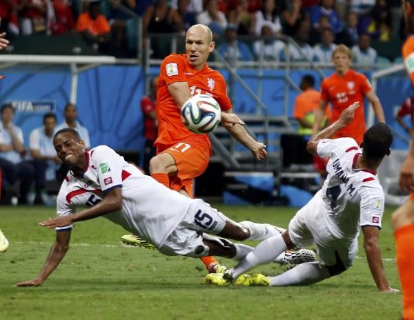 2014-07-05t223805z_325700850_tb3ea751tiul8_rtrmadp_3_soccer-world-m59-ned-crc_reuters