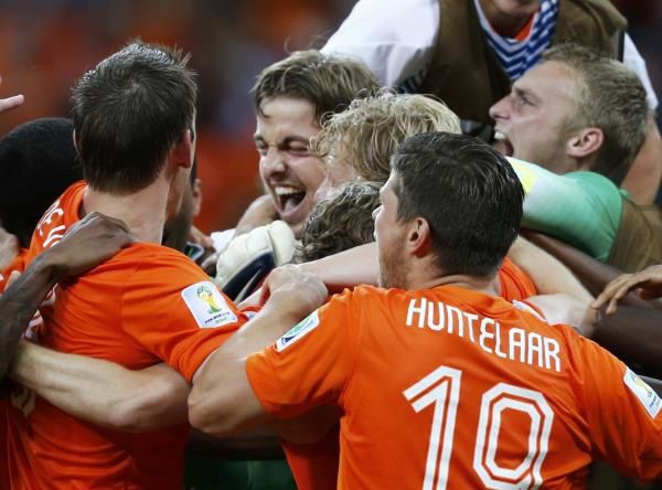 2014-07-05t234703z_1976563129_tb3ea76021sq6_rtrmadp_3_soccer-world-m59-ned-crc_reuters