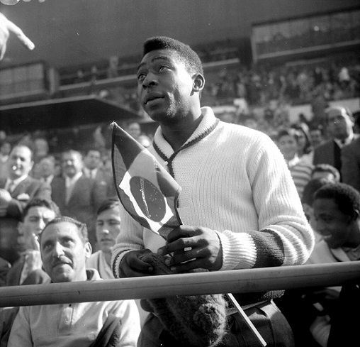 بيليه قدم الدعم للبرازيل في نهائي 1962 من المدرجات
