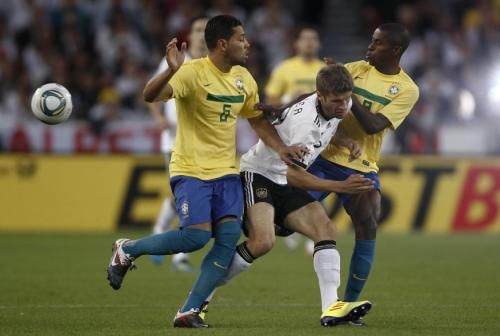 2011-08-10t201900z_01_ad02_rtridsp_3_soccer_reuters