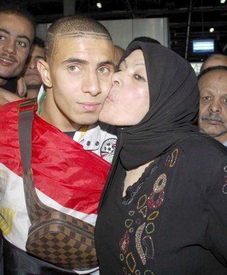  محمد زيدان مع والدته