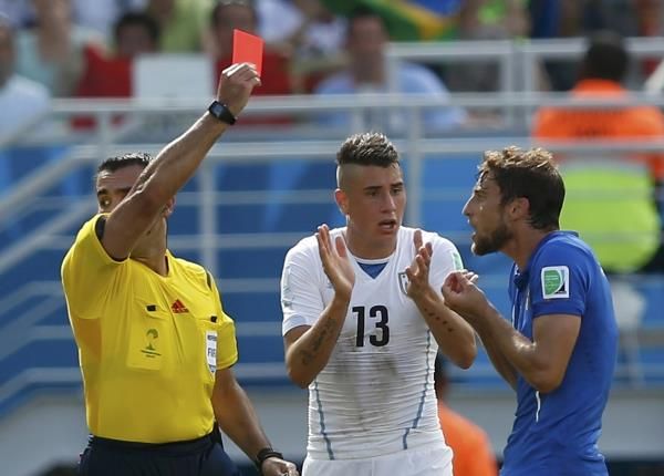 2014-06-24t172826z_1855924905_tb3ea6o1f6l6s_rtrmadp_3_soccer-world-m39-ita-uru_reuters
