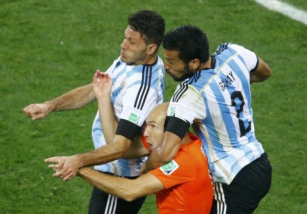 2014-07-09t210454z_973398760_tb3ea791mnfu9_rtrmadp_3_soccer-world-m62-ned-arg_reuters