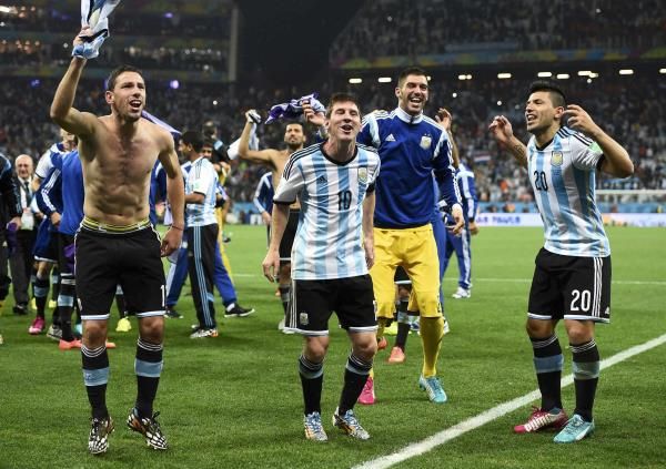 2014-07-09t231759z_1235441791_tb3ea7a00p6d6_rtrmadp_3_soccer-world-m62-ned-arg_reuters