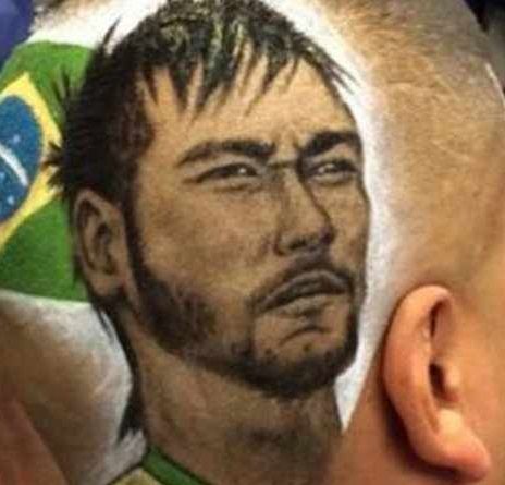 نيمار على رأس أحد المهوسين بسحره في رسمة بديعة