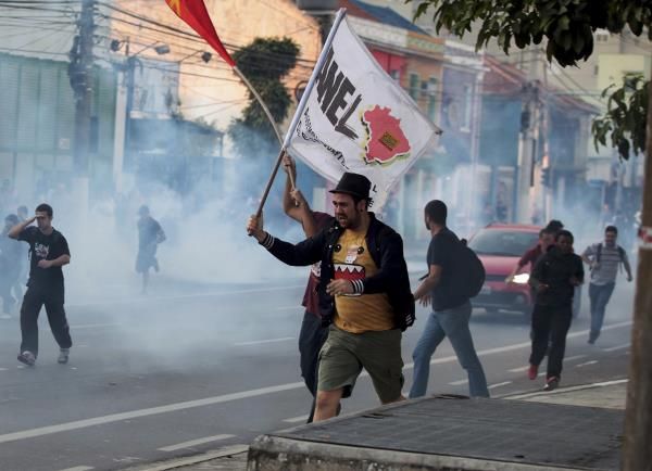 2014-06-09t160049z_1693591166_tb3ea691b4riv_rtrmadp_3_brazil-worldcup-strike_reuters