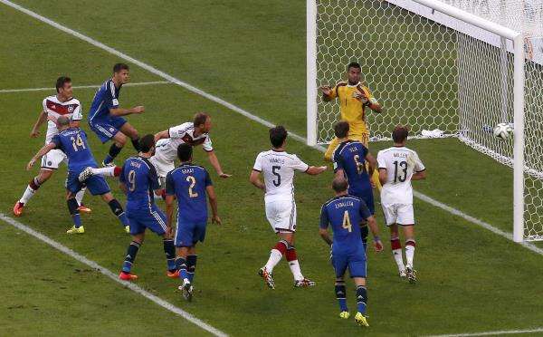 2014-07-13t195521z_2080476636_lr1ea7d1jbzzp_rtrmadp_3_soccer-world-m64-ger-arg_reuters