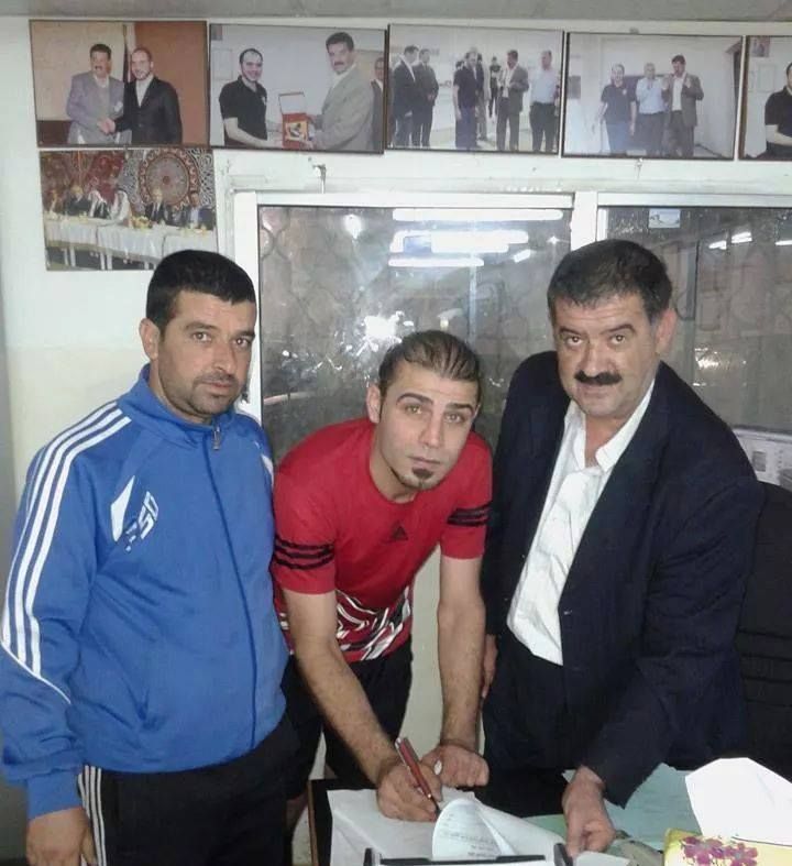 السوري الخالد أثناء توقيعه الليلة للصريح 