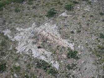 لقطة لأحد النتوءات داخل ملعب المطران 