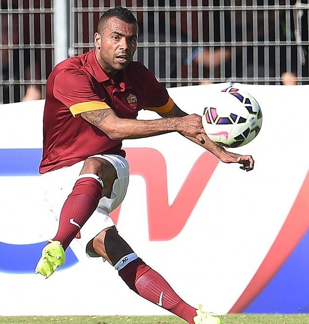 article-2697933-1fc552a400000578-546_634x682