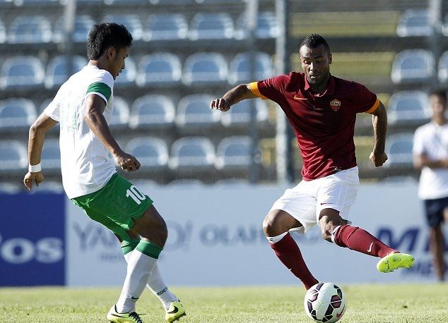 article-2697933-1FC51AAE00000578-614_634x478