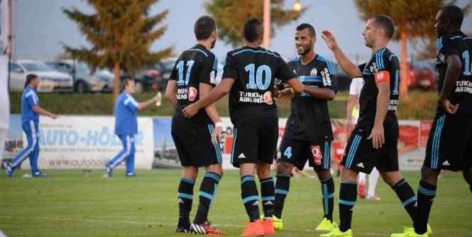 فرحة لاعب مارسيليا ديميتري بايت (10) بالهدف الرابع امام ليفركوزن