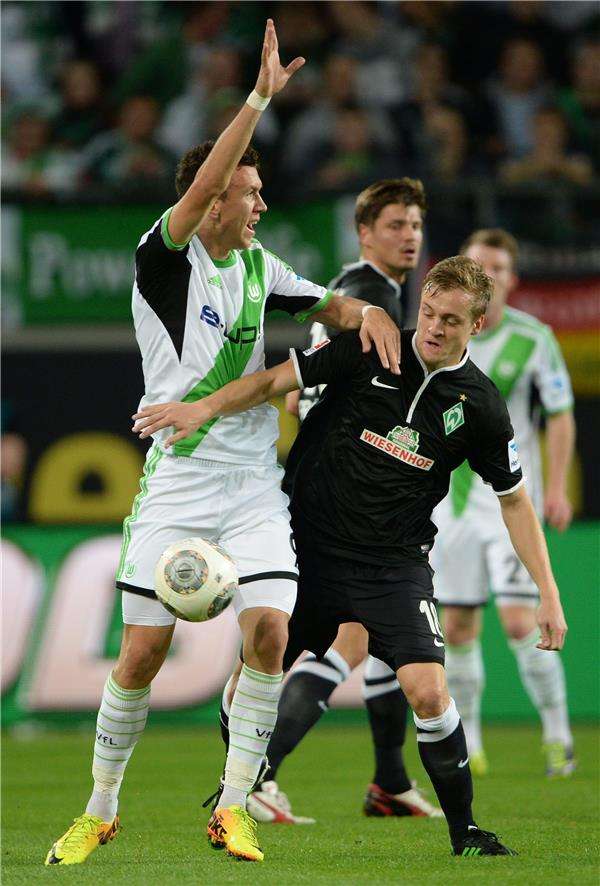 فيليكس كروس (يمين)