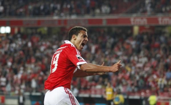 2012-10-06t210341z_304876426_gm1e8a70dxo01_rtrmadp_3_soccer-portugal_reuters
