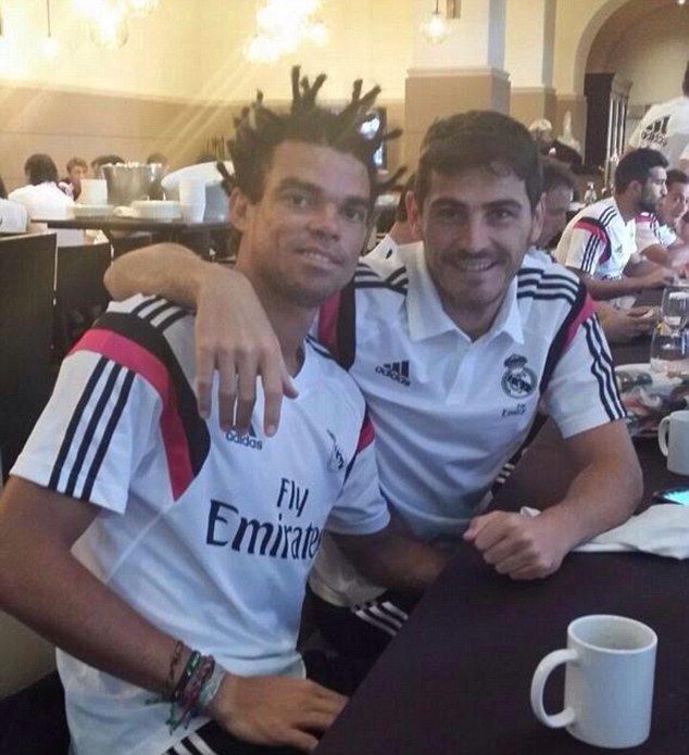 بيبي مع كاسياس في تدريبات الريال بأمريكا