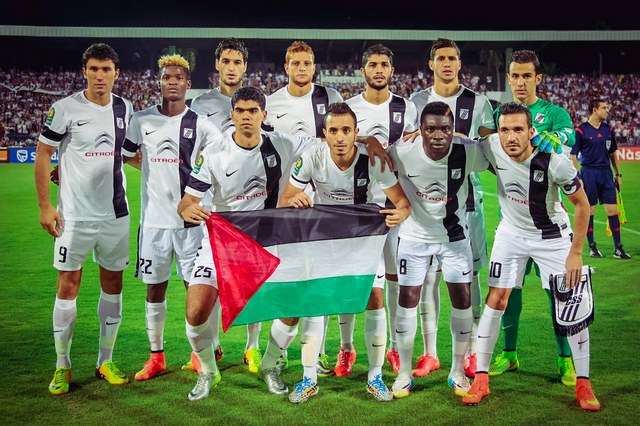 النادي الصفاقسي ليلة امس بالعلم الفلسطيني 