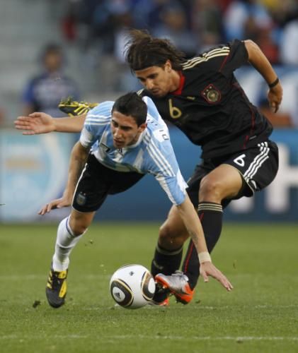 2010-07-03t143123z_01_wca135_rtridsp_3_soccer-world_reuters