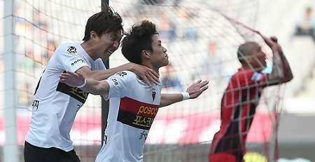 لاعبو فريق بوهانج ستيلرز الكوري الجنوبي