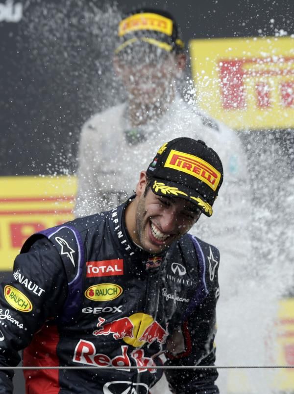2014-07-27t143255z_1378501800_lr1ea7r14el6g_rtrmadp_3_motor-racing-prix_reuters