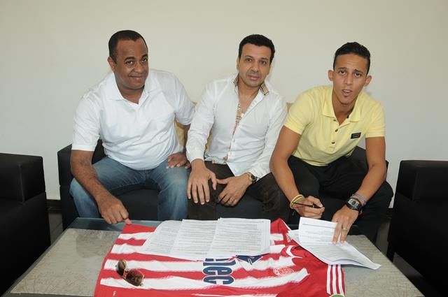 صورة كمال الشافني مع وكيل أعماله البلق والرئيس الناصيري