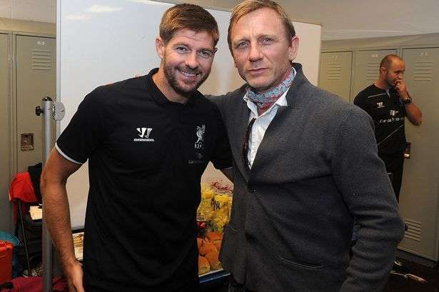 الممثل الشهير دانيل كريج مع جيرارد