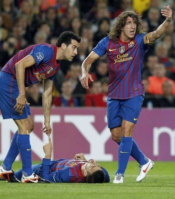 بوسكيتش مع زميله السابق بويول 