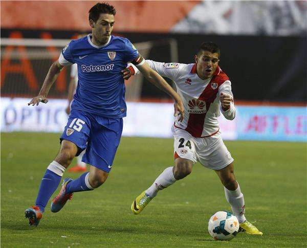  إياجو فالكي في احدى مباريات رايو بالليجا