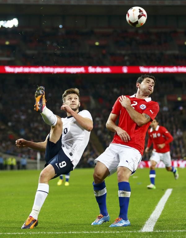 2013-11-15t203822z_96370941_lr1e9bf1lbn63_rtrmadp_3_soccer-friendly_reuters