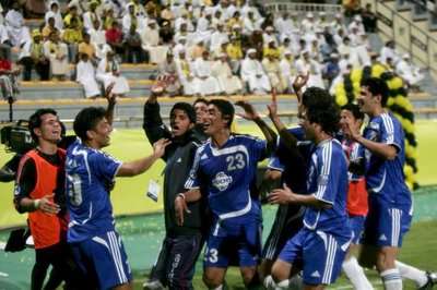 لاعبو القوة الجوية بعد انتهاء مباراتهم مع الوصل 