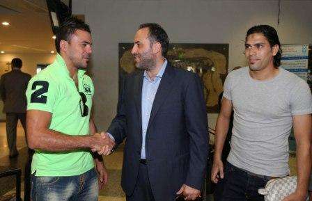 رئيس نادي العهد تميم سلميان مستقبلا زكي وجيلاني اليوم