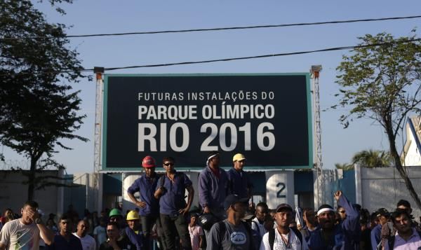 2014-04-08t132726z_277712368_gm1ea481njf01_rtrmadp_3_olympics-brazil-fighting_reuters