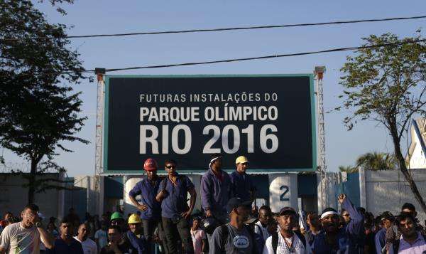 2014-04-08t132726z_277712368_gm1ea481njf01_rtrmadp_3_olympics-brazil-fighting_reuters