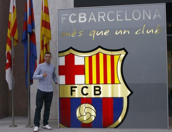 2014-08-09t191401z_570980653_gm1ea8a08ww01_rtrmadp_3_spain-barcelona-vermaelen_reuters