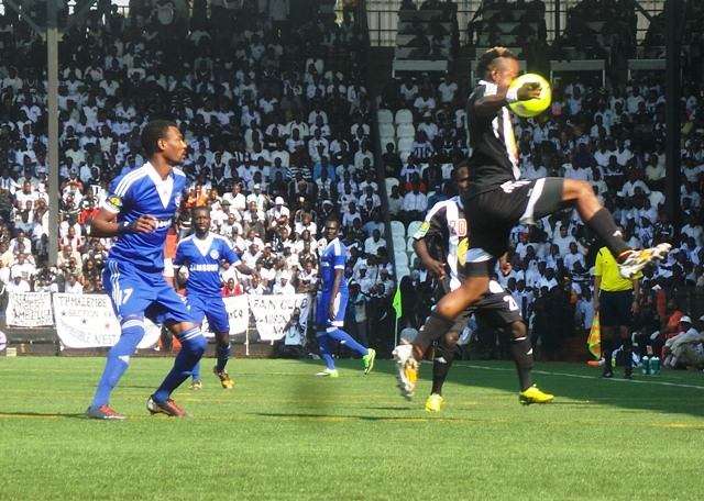 جانب من مباراة الهلال ومازيبمي