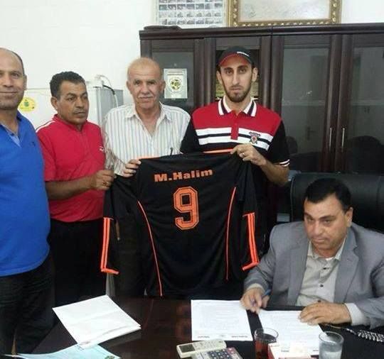 عبد الحليم يرفع قميص البقعة بعد التوقيع الليلة 