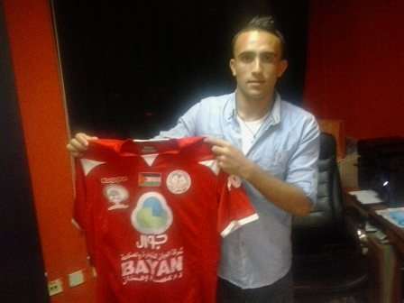 أحمد ماهر يحمل قميص أهلي الخليل