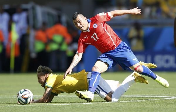 2014-06-28t161015z_636461774_tb3ea6s1bkohi_rtrmadp_3_soccer-world-m49-bra-chi_reuters