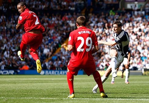 ايفرتون يقهر ليفربول 2012