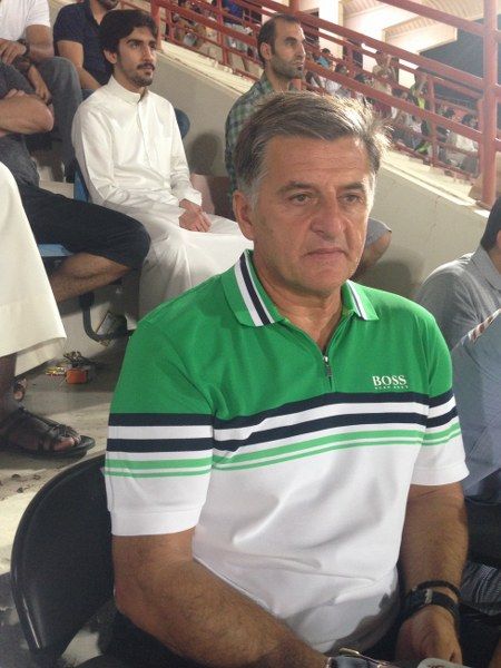 بونياك أثناء متابعته لمواجهة السوبر الكويتي أمس 