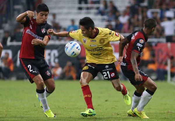 جانب من مباراة فريقي أطلس وأونيبيرسيداد جوادالاخارا