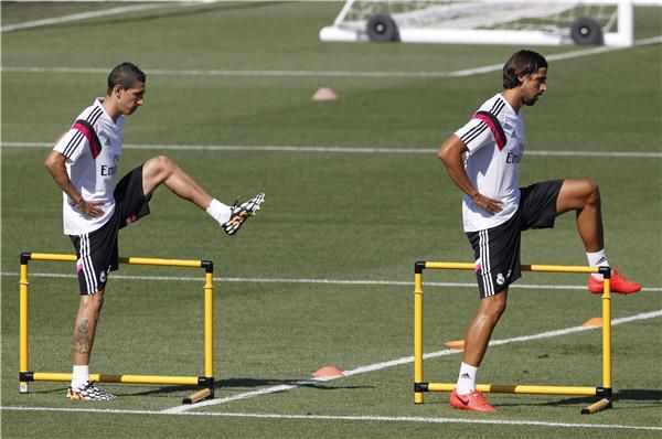  الأرجنتيني آنخل دي ماريا والألماني سامي خضيرة 