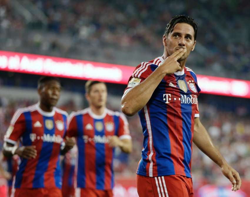 المهاجم البيروفي كلاوديو بيتزارو سجل 176 هدفاً مع فيردر بريمن وبايرن ميونيخ