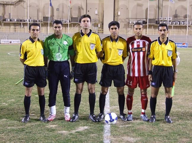 كباتن الفريقين وحكام اللقاء وبعدسة كووورة