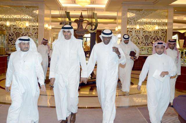 جانب من لقاء الشيخ علي بن خليفة مع أحمد عيد