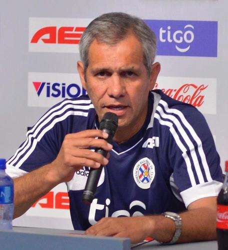 فيكتور جينيس