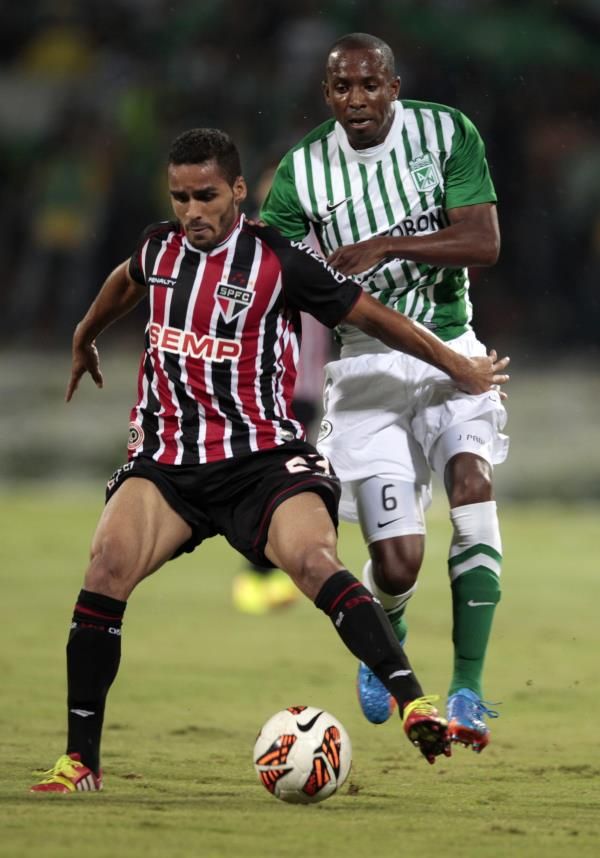 2013-11-07t010141z_1261852936_gm1e9b70oqu01_rtrmadp_3_soccer-sudamericana_reuters