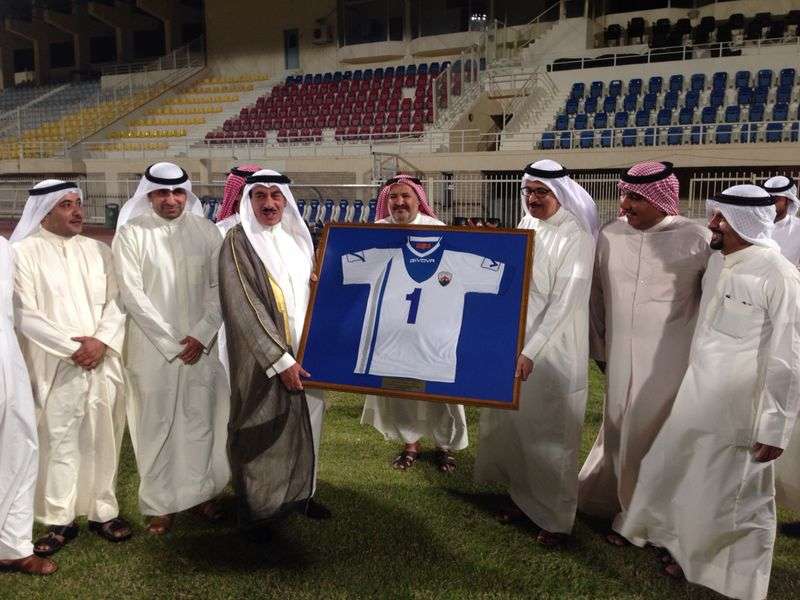 المحافظ في زيارته لفريق الجهراء