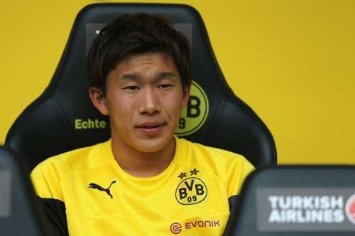 ميتسورو ماروكا في مقاعد بدلاء مباراة دورتموند وليفركوزن (السبت الماضي)