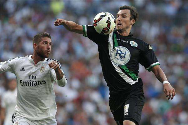 الياباني مايك هافينار في لقاء أمس أمام ريال مدريد